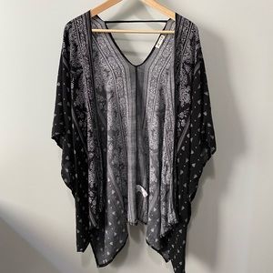 Ardene black & white cotton shawl